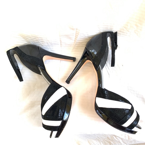 White House Black Market 'Tosha' peep-toe ankle strap platform heels 8 like new - Picture 10 of 16